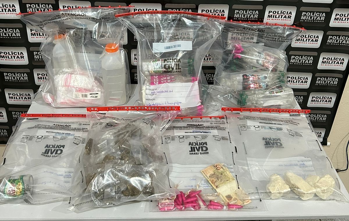 Polícia Militar cumpre mandado de busca e apreensão, e cinco pessoas são presas por tráfico de drogas em Ewbank da Câmara